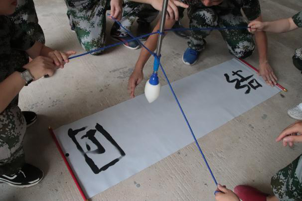 愛密特人團(tuán)隊(duì)在玩神筆馬良游戲