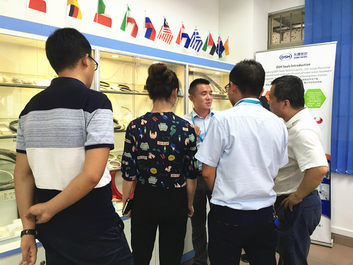 歡迎南京世界500強(qiáng)企業(yè)蒞臨愛密特密封件廠家參觀考察