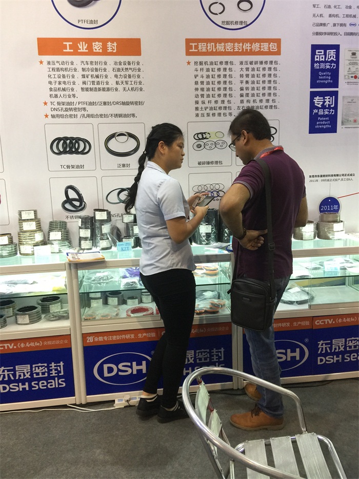 當(dāng)然，也有不少的國外客戶啦！